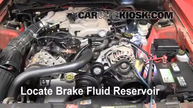 2004 Ford Mustang 3.9L V6 Coupe Liquide de frein Ajouter du liquide